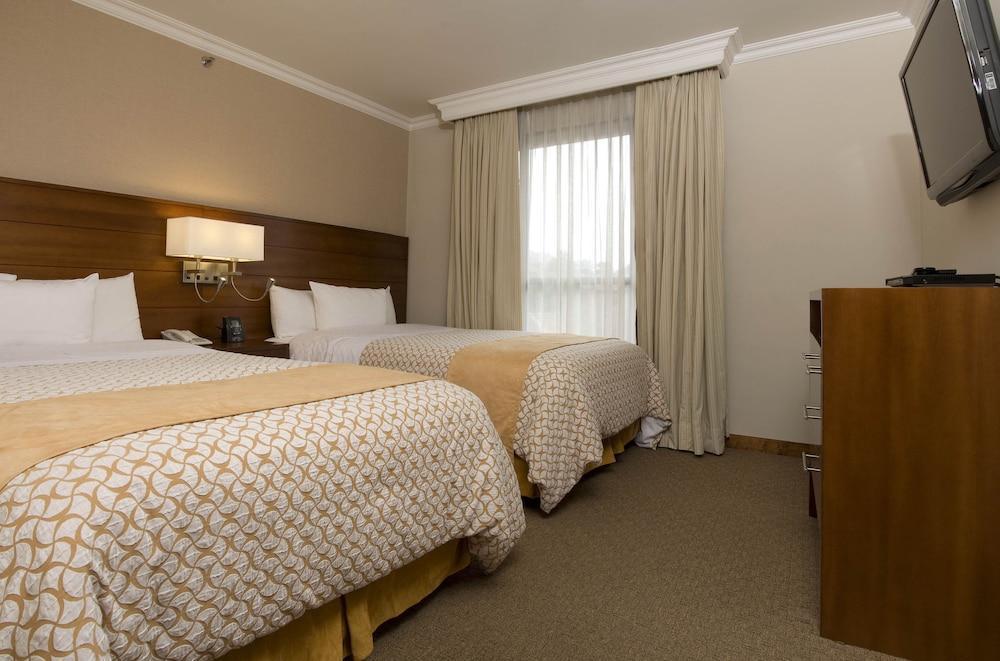 Embassy Suites By Hilton Bogota - Rosales Екстер'єр фото A typical bedroom at the hotel