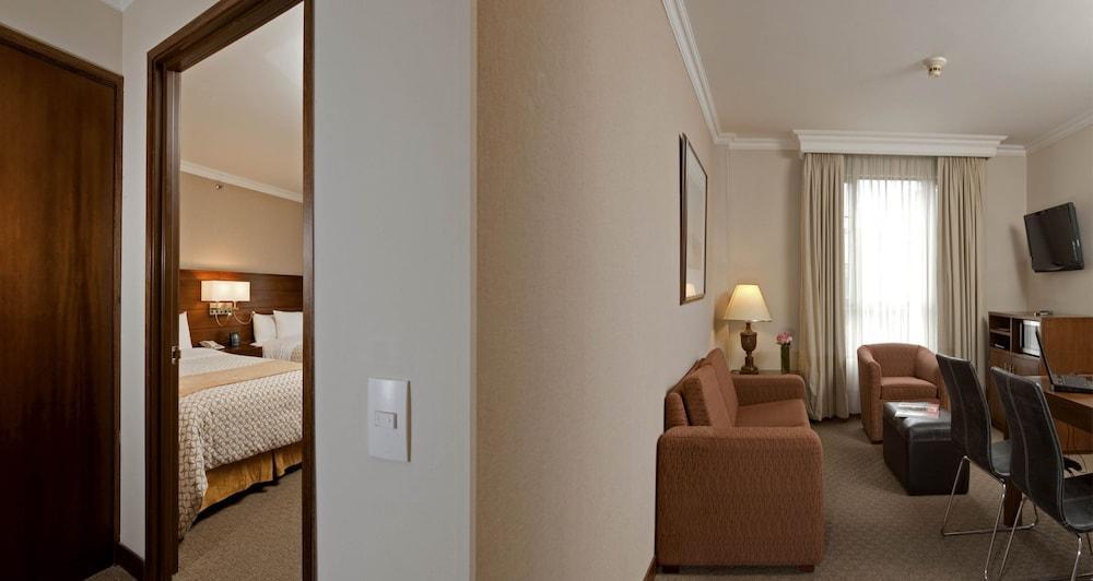 Embassy Suites By Hilton Bogota - Rosales Екстер'єр фото A suite at the Hilton San Francisco