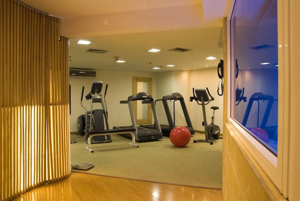 Embassy Suites By Hilton Bogota - Rosales Екстер'єр фото A gym at a hotel