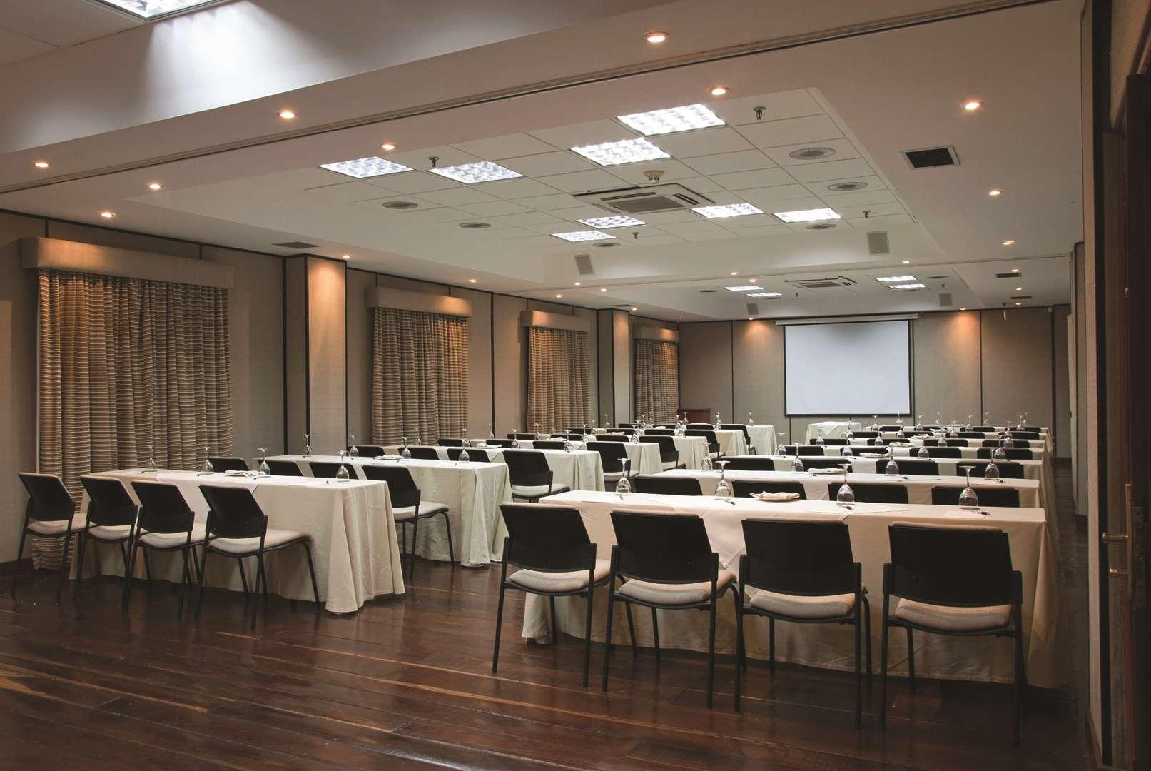 Embassy Suites By Hilton Bogota - Rosales Екстер'єр фото A conference room
