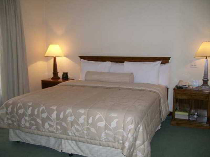 Embassy Suites By Hilton Bogota - Rosales Номер фото A bedroom at the hotel