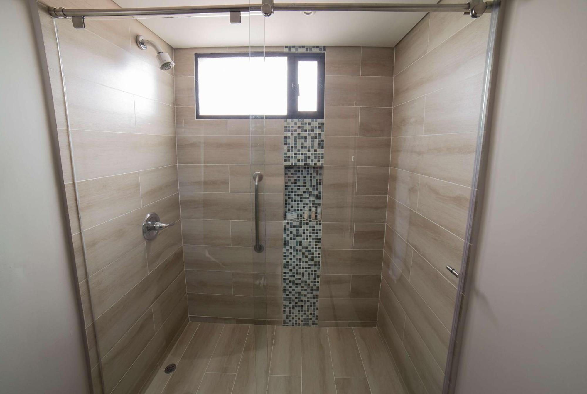 Embassy Suites By Hilton Bogota - Rosales Екстер'єр фото A shower with a fixed shower head