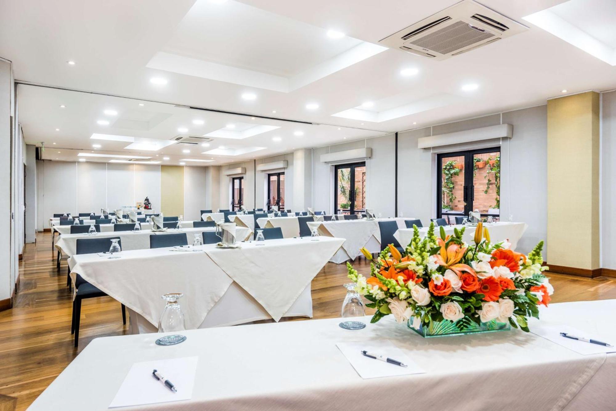 Embassy Suites By Hilton Bogota - Rosales Екстер'єр фото Meeting room