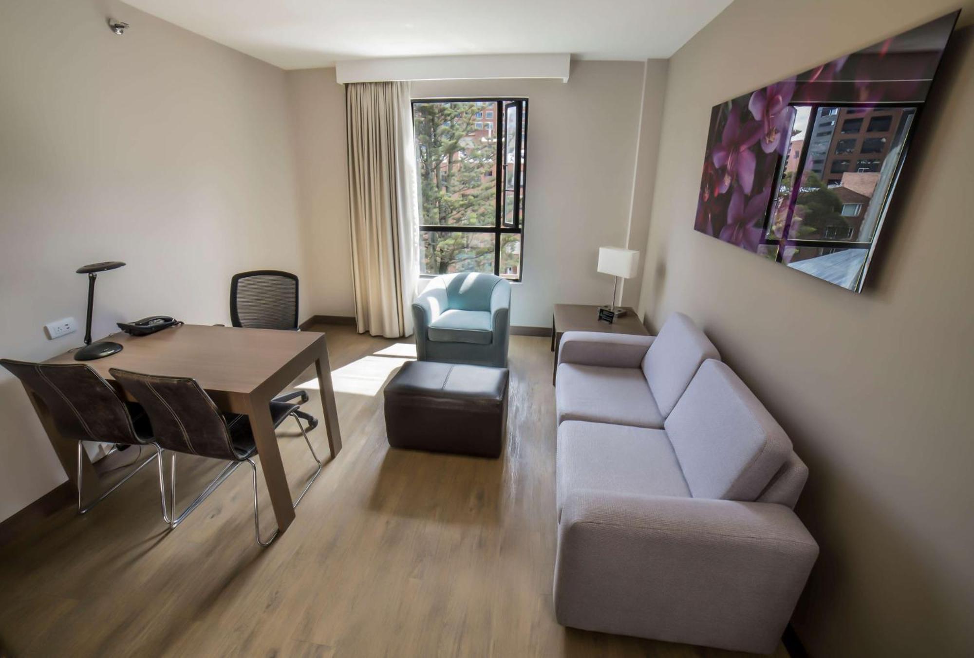 Embassy Suites By Hilton Bogota - Rosales Екстер'єр фото A living room in a typical apartment