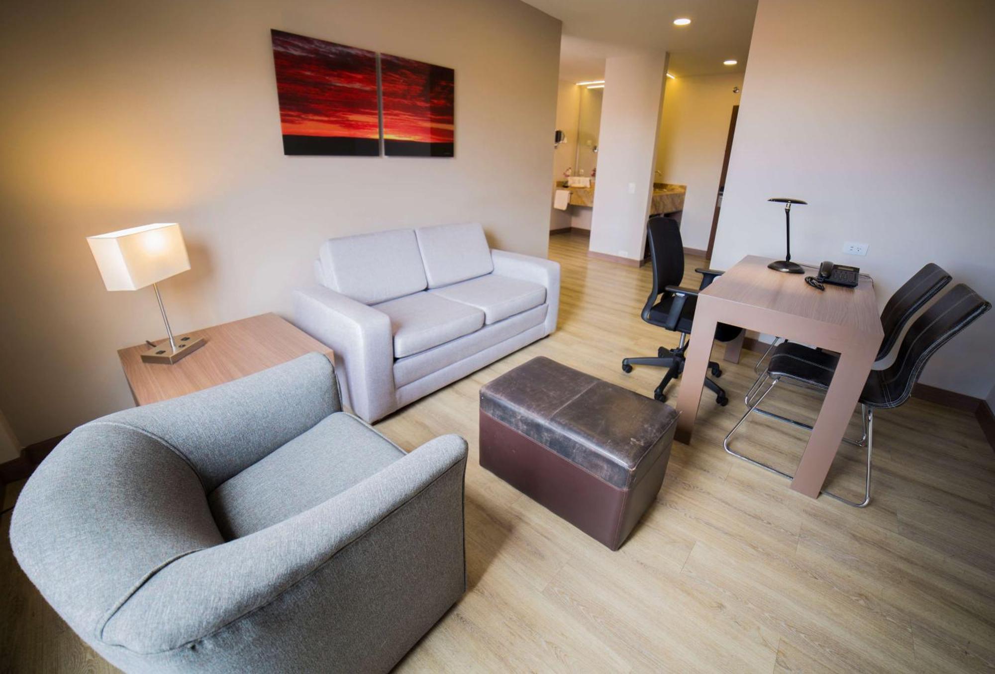 Embassy Suites By Hilton Bogota - Rosales Екстер'єр фото A typical apartment at the residence