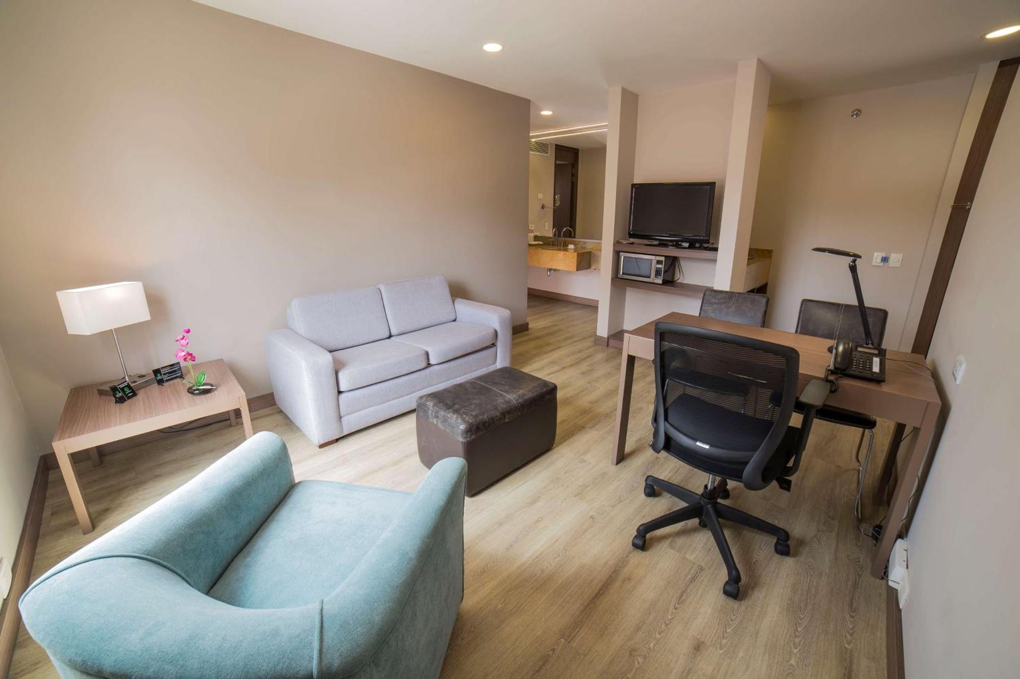 Embassy Suites By Hilton Bogota - Rosales Екстер'єр фото A typical room at the hotel