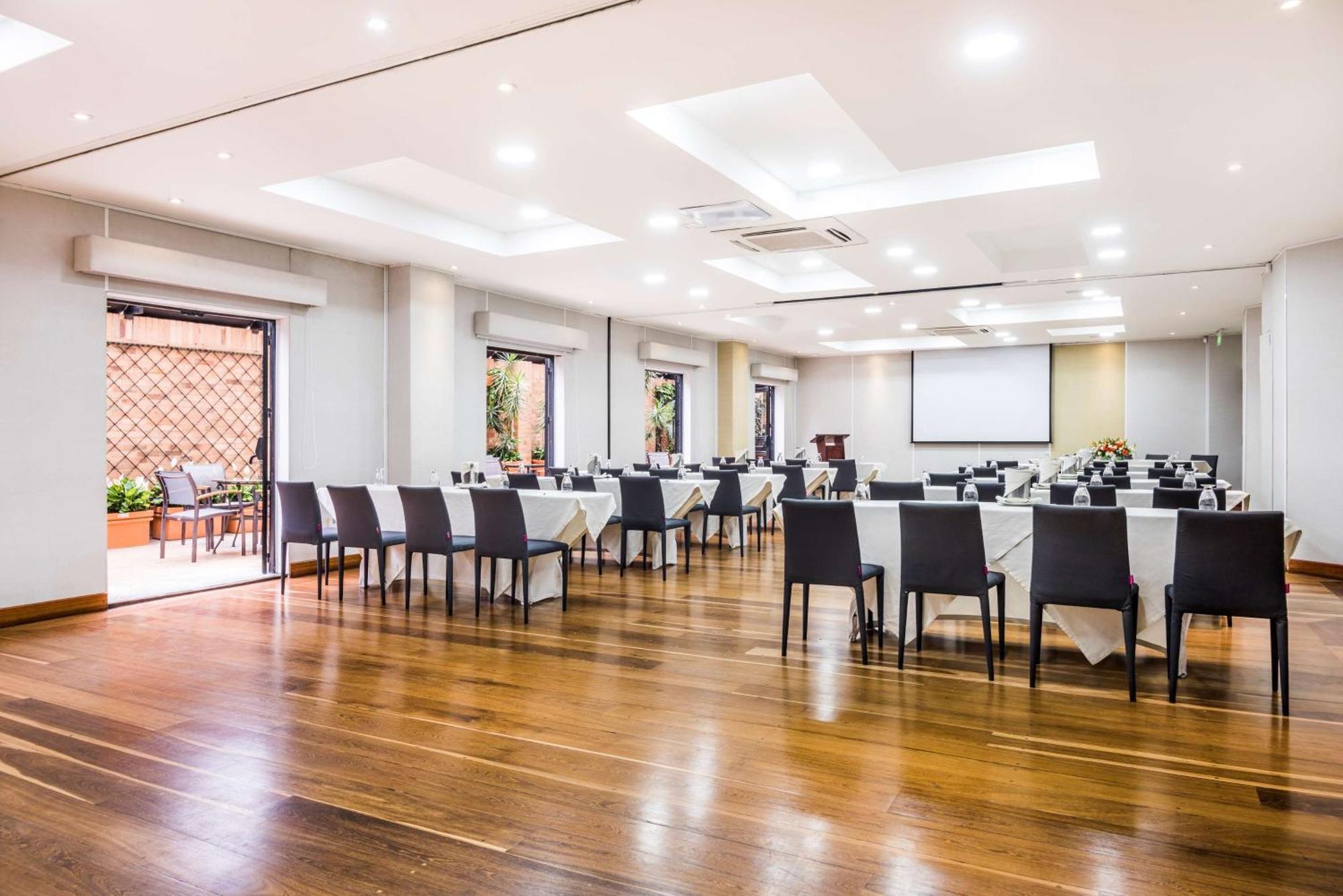 Embassy Suites By Hilton Bogota - Rosales Екстер'єр фото Meeting room