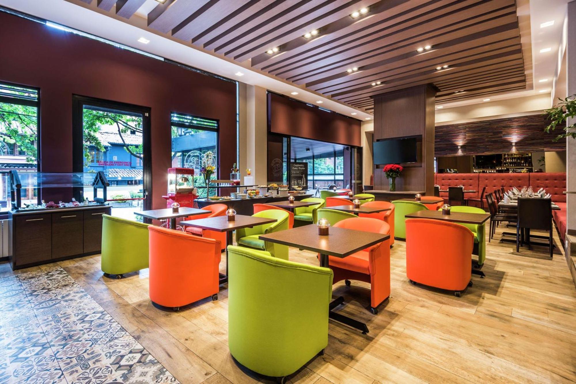 Embassy Suites By Hilton Bogota - Rosales Екстер'єр фото The interior of a restaurant