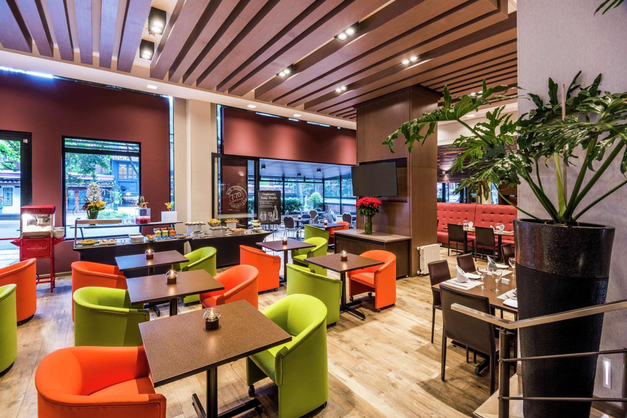 Embassy Suites By Hilton Bogota - Rosales Екстер'єр фото The interior of the restaurant