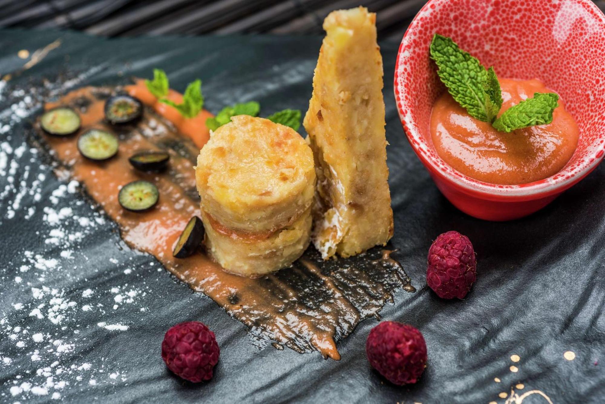 Embassy Suites By Hilton Bogota - Rosales Екстер'єр фото A dessert