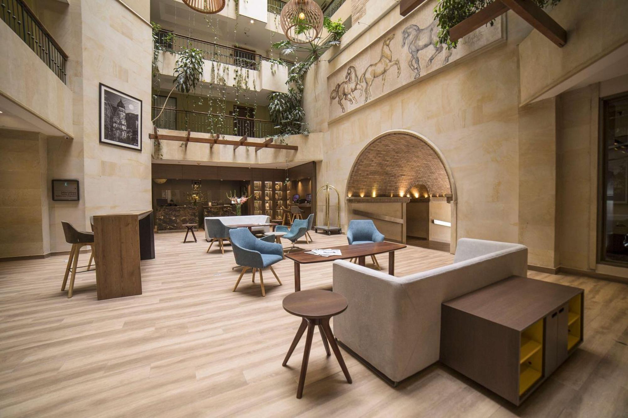Embassy Suites By Hilton Bogota - Rosales Екстер'єр фото The lobby of the hotel