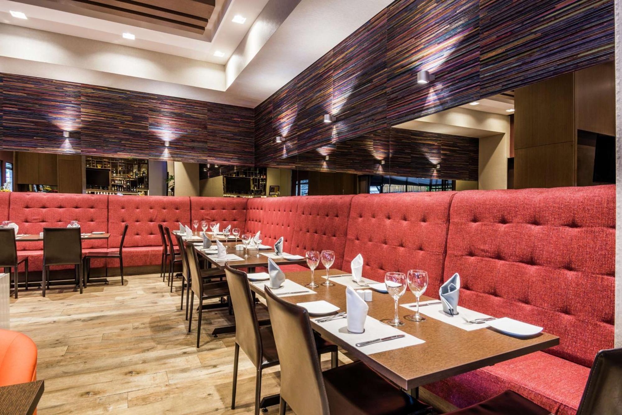 Embassy Suites By Hilton Bogota - Rosales Екстер'єр фото The interior of the restaurant