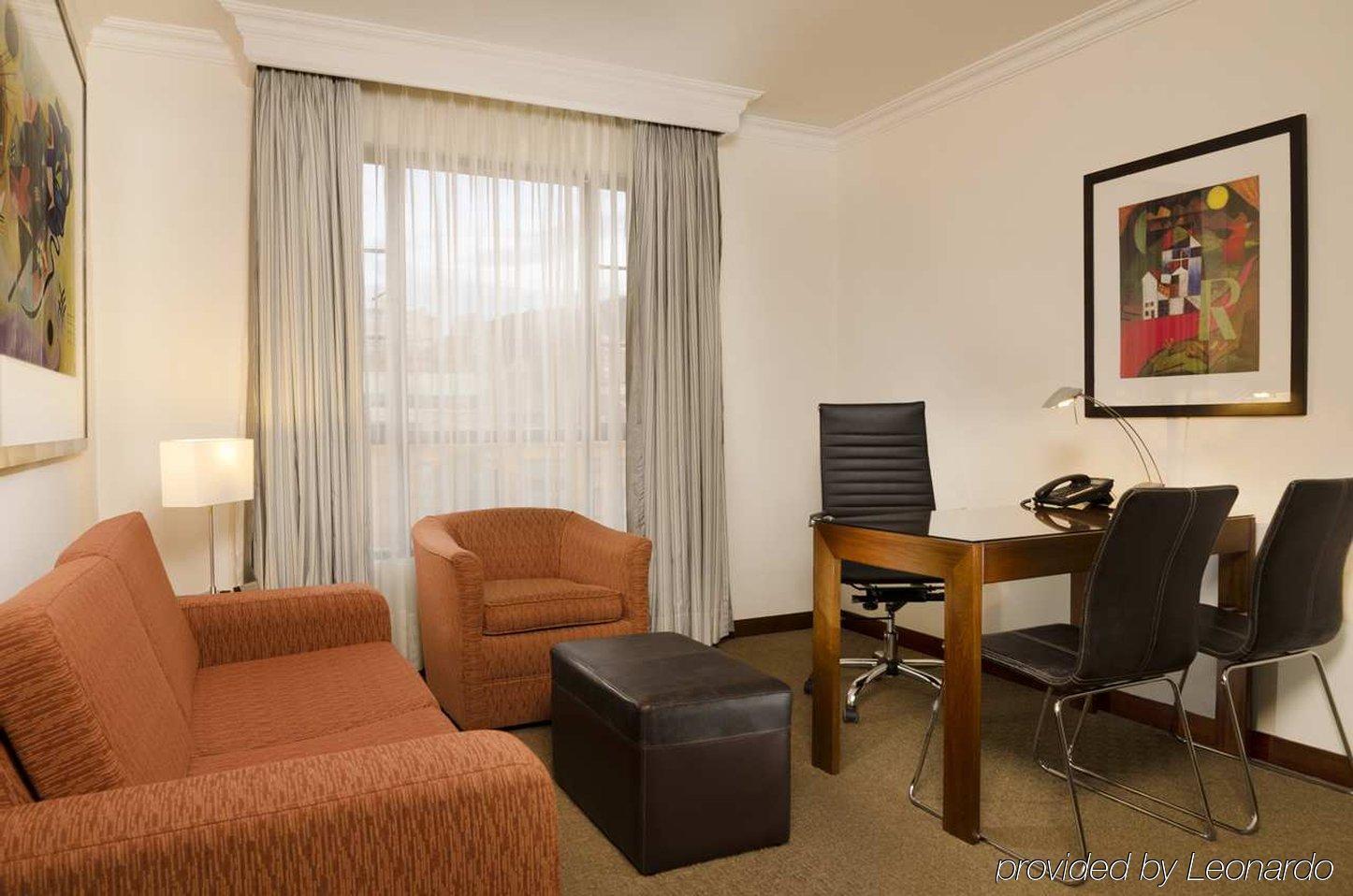Embassy Suites By Hilton Bogota - Rosales Екстер'єр фото A typical hotel room